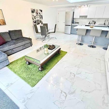 Paradigm House, Stunning 2-Bedroom Apartment 1, Free Parking, Oxford Exterior photo
