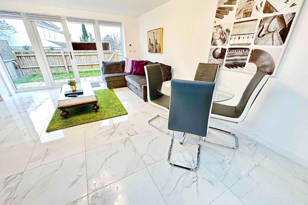 Paradigm House, Stunning 2-Bedroom Apartment 1, Free Parking, Oxford Exterior photo